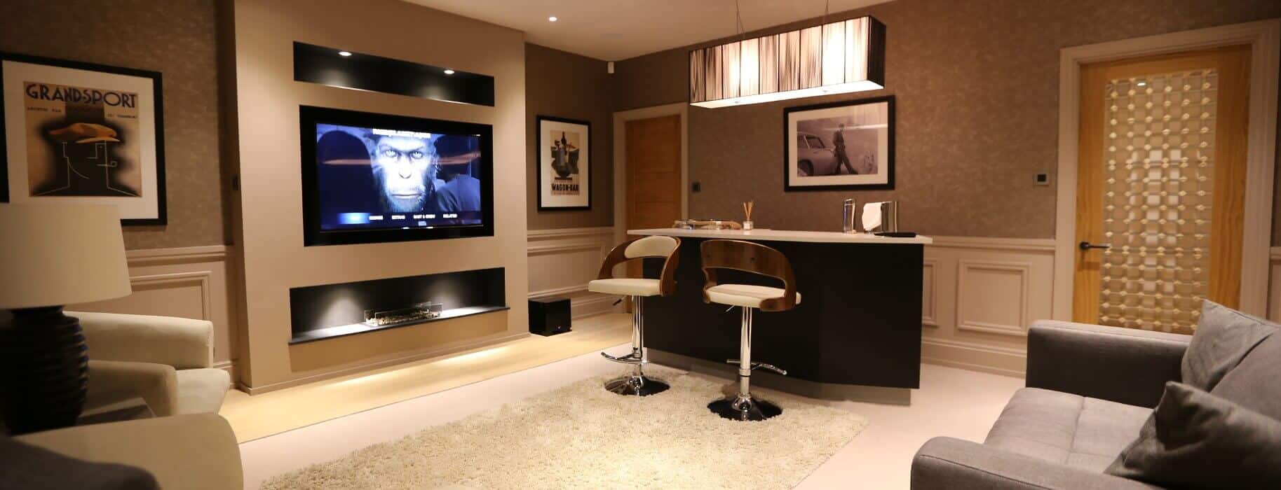 Snug Media Room with Bar in London